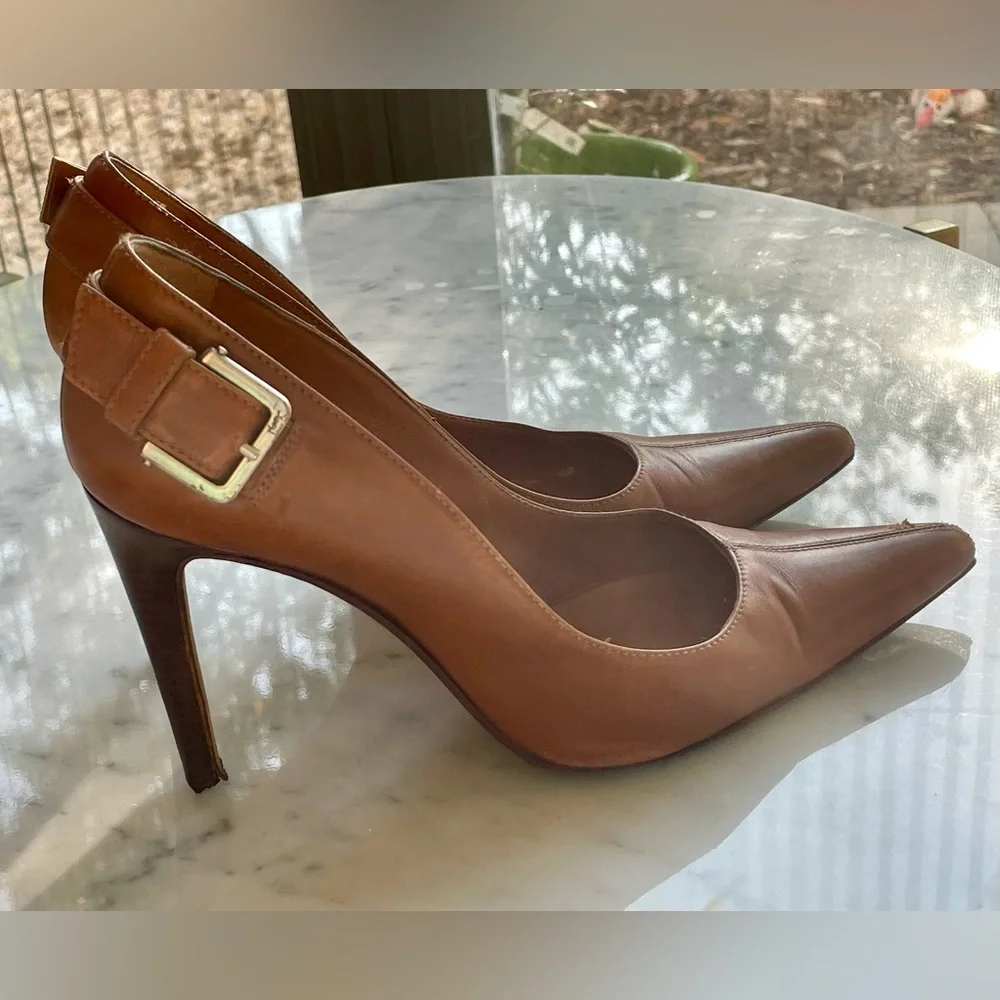 Yves Saint Laurent leather pointed toe pumps, buckle accent, needs heel taps, 37 - Picture 3 of 15